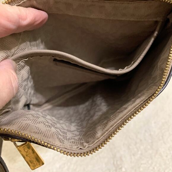 MICHAEL KORS BEDFORD Mushroom Pebbled Leather Slim Flat Crossbody Messenger Bag - Picture 13 of 16